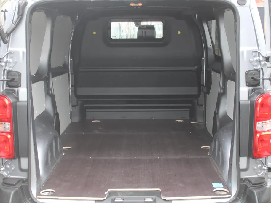 Peugeot Expert 1.5 BlueHDI 100 Standard Premium | Camera | Betonplex | Cruise | Navi | Carplay | Dodehoek detectie | Parkeersensor v+a | Airco |