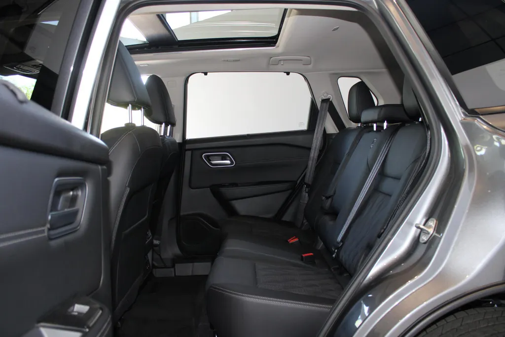 Nissan X-Trail 1.5 e-Power Tekna Plus | Naviagtie| 360grd camera| Pdc voor en achter| Climate controle 3 zones| Stoel-, stuur- en voorruit verwarming| Lederen bekleding| 19inch Wielen| Stoel geheugen|