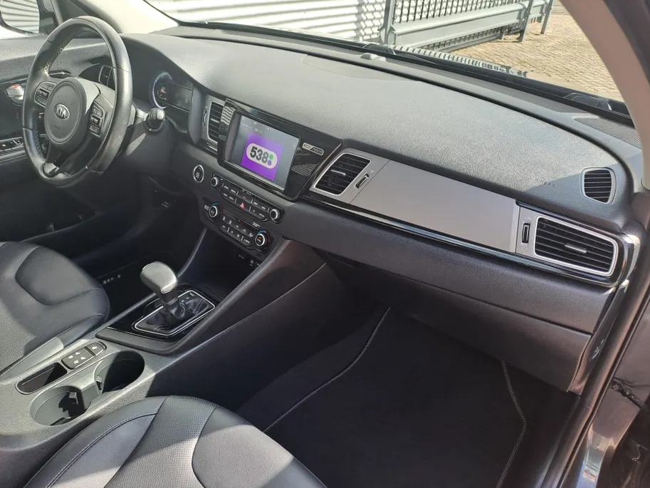 Kia Niro 1.6 GDi Hybrid ExecutiveLine Leer | Automaat | Trekhaak | Navi | Camera | Voorstoelen verwarmd |  stuur verwarmd | Cruise control adaptief