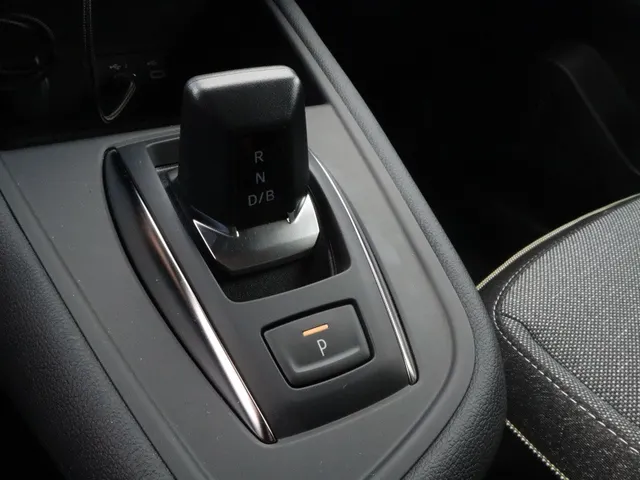 Mitsubishi Grandis 1.8 HEV Intense+ | Stoel/Stuur Verwarming | Apple/Android Auto |