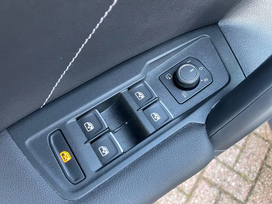 Volkswagen Tiguan 1.4 TSI eHybrid R-Line Business *Navi*360Camera*Schuif/kanteldak*Climate Control*Stoelverwarming*Adapt. Cruise Control*HUD*Elekt. Achterklep*NL Auto*1ste eigenaar!