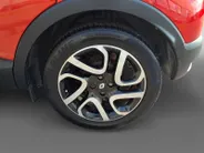 Renault Captur 0.9 TCe Xmod airco (automatisch) , navi , trekhaak , stoelverwarming , cruise , tel , usb , lm velgen .