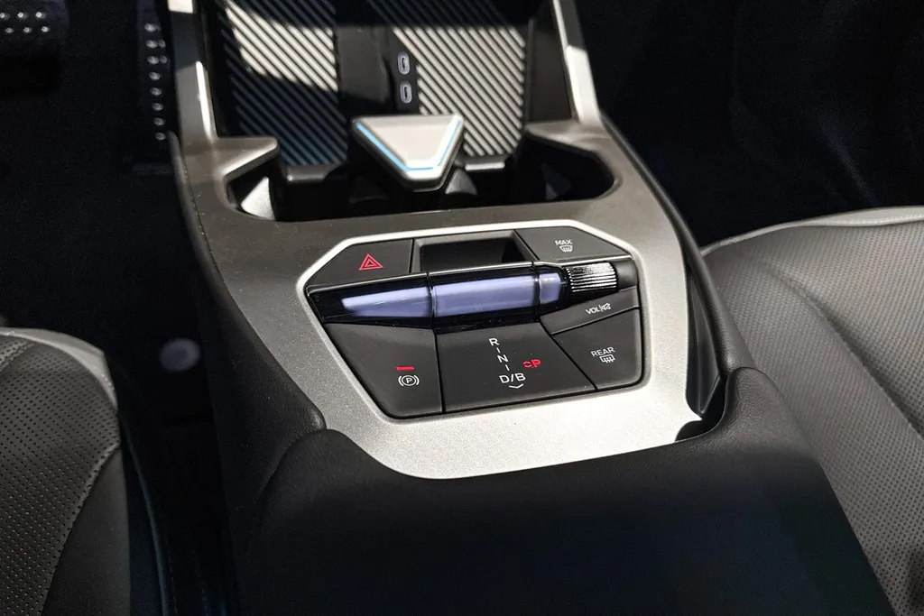 BMW iX3 50 xDrive 113 kWh
