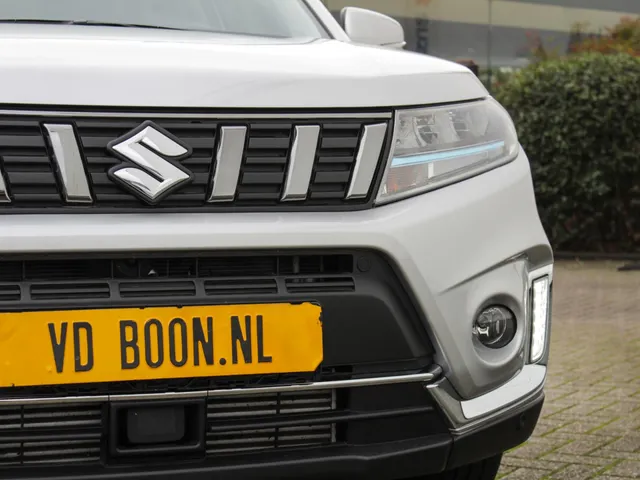 Suzuki Vitara 1.4 Boosterjet Style Smart Hybrid Automaat |  Navi | Adap. Cruise | Camera | Schuifdak | Trekhaak