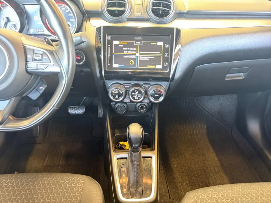 Suzuki Swift 1.2 Style Smart Hybrid AUTOMAAT | Trekhaak | Climate Control | Camera | Navigatie | Stoelverwarming