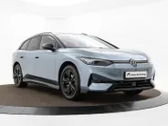 Volkswagen ID.7 Limited Edition 59 kWh accu, 204 PK · Achteruitrijcamera · Draadloze telefoonlader · Sfeerverlichting · Rondomzichtcamera · Voorraad OUTLET · Prijs is inclusief inruilpremie ·