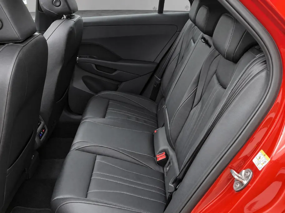 Volkswagen T-Roc 1.5eTSI/150PK R-Line Black Style · Panoramadak · Leder · 360°Camera · Trekhaak · Garantie t/m 18-01-2031 of 150.000km