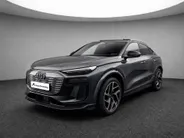 Audi Q6 e-tron S edition 306pk performance 100 kWh · Panoramadak · Luchtvering · Trekhaak · 360 Camera · Warmtepomp · Head-Up · Elek. Voorstoelen · 21'' Inch · 24-11-2030 of 100.000km