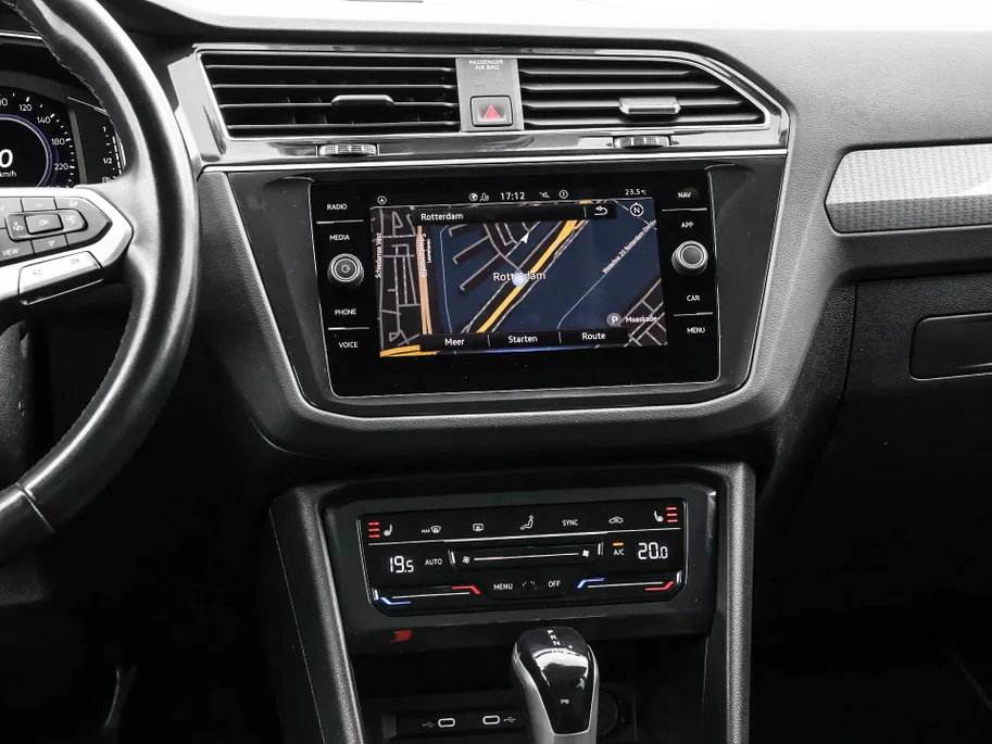 Volkswagen Tiguan 1.4 TSI eHybrid 245pk DSG Life Business · Camera · Inklap. Trekhaak · Stuur- & Stoelverwarming · Parkeerassistent · Apple/Android Car Play ·