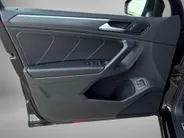 Volkswagen Tiguan 1.4 TSI 245pk DSG eHybrid R-Line Business · Camera · Stuur- & Stoelverwarming · Dodehoeksensor · Parkeer Assistent · Elek. Achterklep · 19'Velgen ·