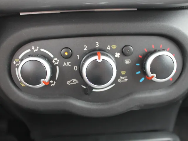 Renault Twingo 1.0 SCe Limited | Airco | LM Velgen | parkeersensoren achter | privacy glass achter |