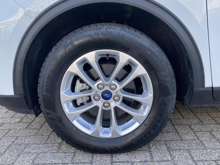 Ford Kuga 2.5 PHEV 225 pk Titanium Navigatie-Draadloos opladen-achteruitrijcamera-parkeersensoren