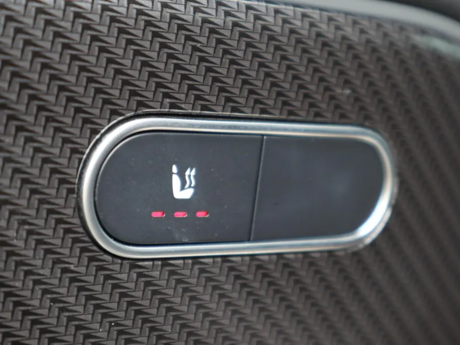 Mercedes-Benz GLA 250 e AMG Line l Trekhaak l Stoelverwarming l Achteruitrij camera