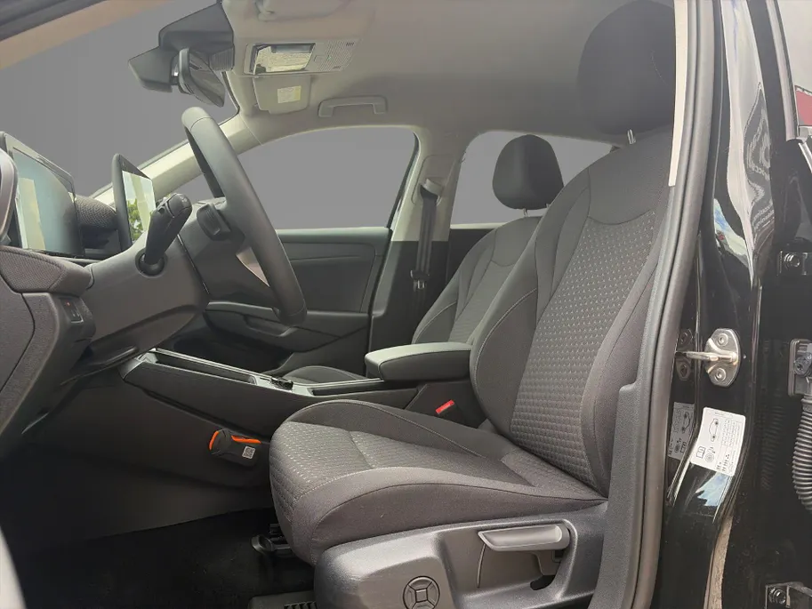 Volkswagen T-Roc Life First Edition (2) 1.5 eTSI 85 kW / 116 PK SU · Comfort Pakket · Achteruitrijcamera · Draadloze telefoonlader · Allseason banden