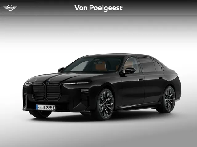 BMW i7