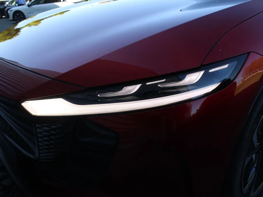 Mazda 6 6e Takumi Plus 68.8 kWh | Actieradius tot 479 km (WLTP) | Hoge Korting! | Bruin Nappa leder | 18% bijtelling |