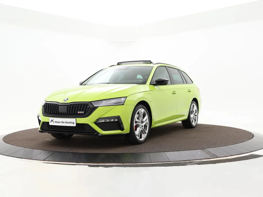 Škoda Octavia 1.4 TSI 245pk DSG RS iV PHEV · Panoramadak · Camera · Elek. Voorstoelen · Head-Up · Stoel-& Stuurverwarming · 19'' Inch · Canton Audio ·