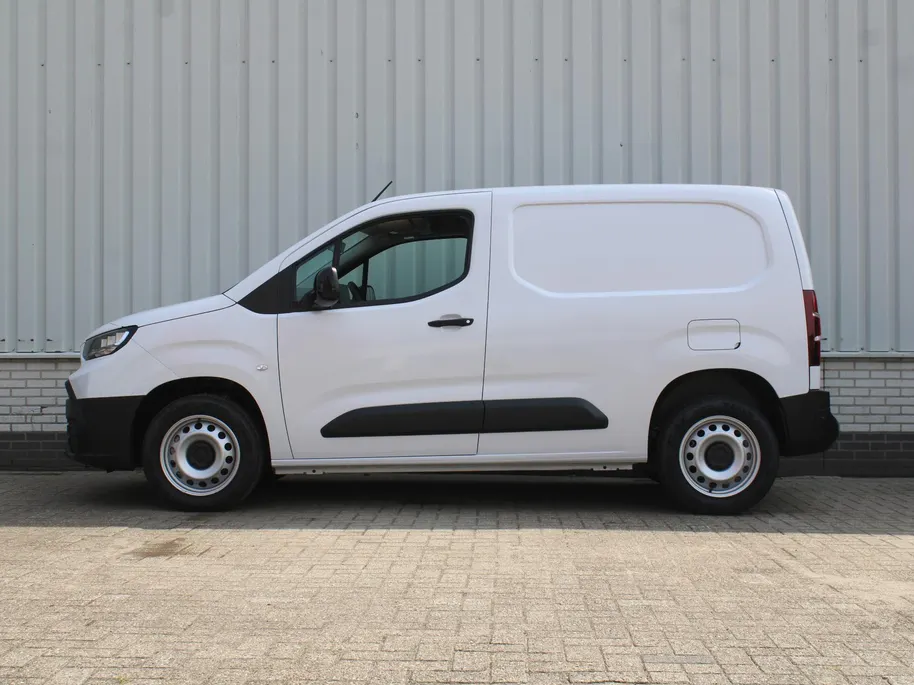 Toyota ProAce CITY 1.5 D-4D L1 Professional | Automaat | 3-zits | Clima | Navi | Camera | Cruise | Dodehoek detectie | Stoel- en stuurverwarming | Digitale binnenspiegel |