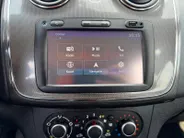 Dacia Sandero Stepway 0.9 TCe SL | Cruise control | Elektr. ramen voor en achter | Navigatie | Parkeersensor achter | DAB | Airco | Lichtmetalen velgen | Bovag garantie |