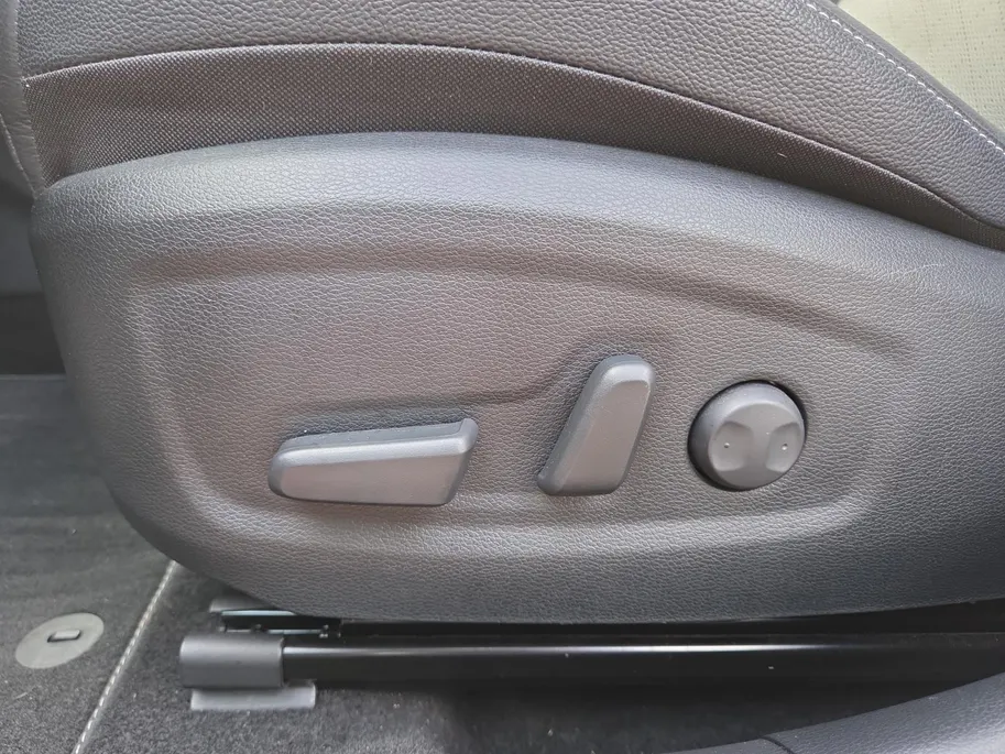 Kia XCeed 1.6i PHEV ExecutiveLine 1e Eigenaar | Dealer Onderhouden | Meest luxe uitvoering | Fabrieksgarantie | Stoelverwarming en Ventilatie | Carplay & Android | Camera | Dodehoek Detectie | Leder | Cruise Control Adaptief | Panorama Dak |