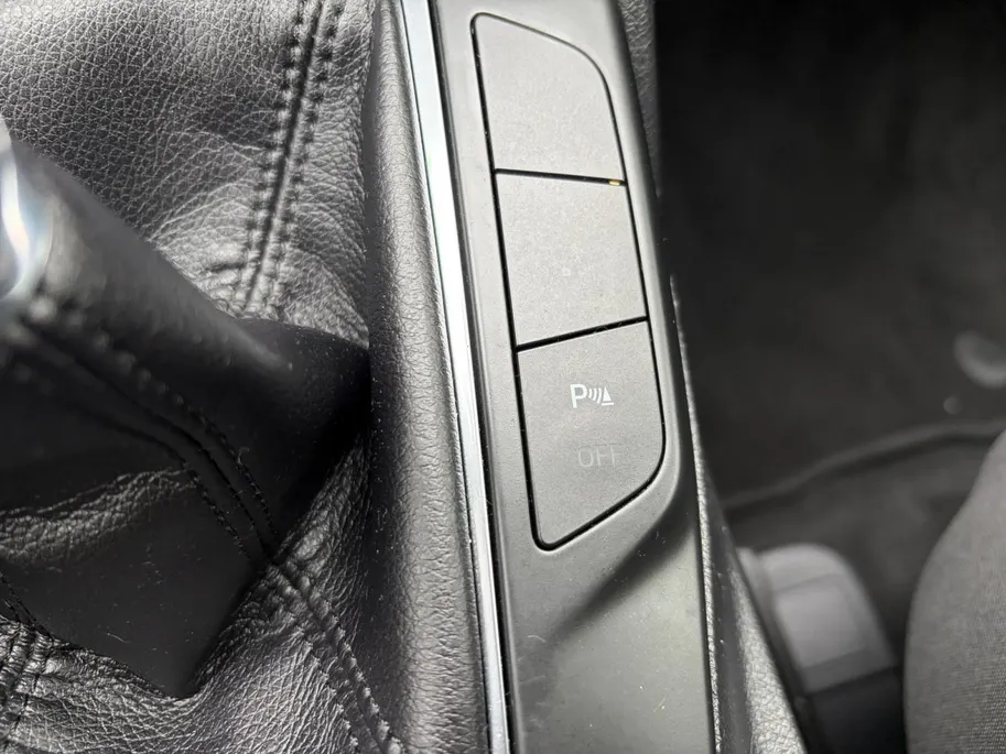 Ford Kuga 1.5 EcoBoost Titanium 150PK | Trekhaak (1800kg trekgewicht) | Navigatie | Parkeersensoren | Privacy Glass | Winter Pack