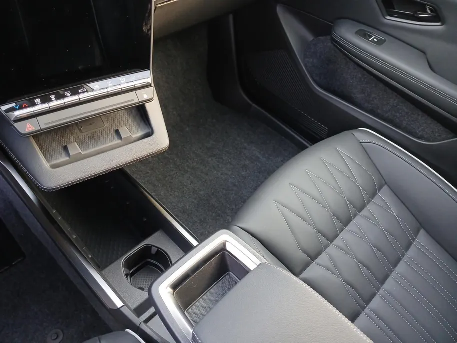 Mitsubishi Eclipse Cross Instyle 87 kWh DIRECT LEVERBAAR | HIJ IS BINNEN IN DENHAAG !!