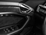 Audi e-tron 55 quattro S edition 95 kWh 408pk SOH 95,1 % · Panoramadak · Camera · Luchtvering · Elek. Stoelen + Geheugen · Afneembare Trekhaak · Matrix LED · Keyless ·