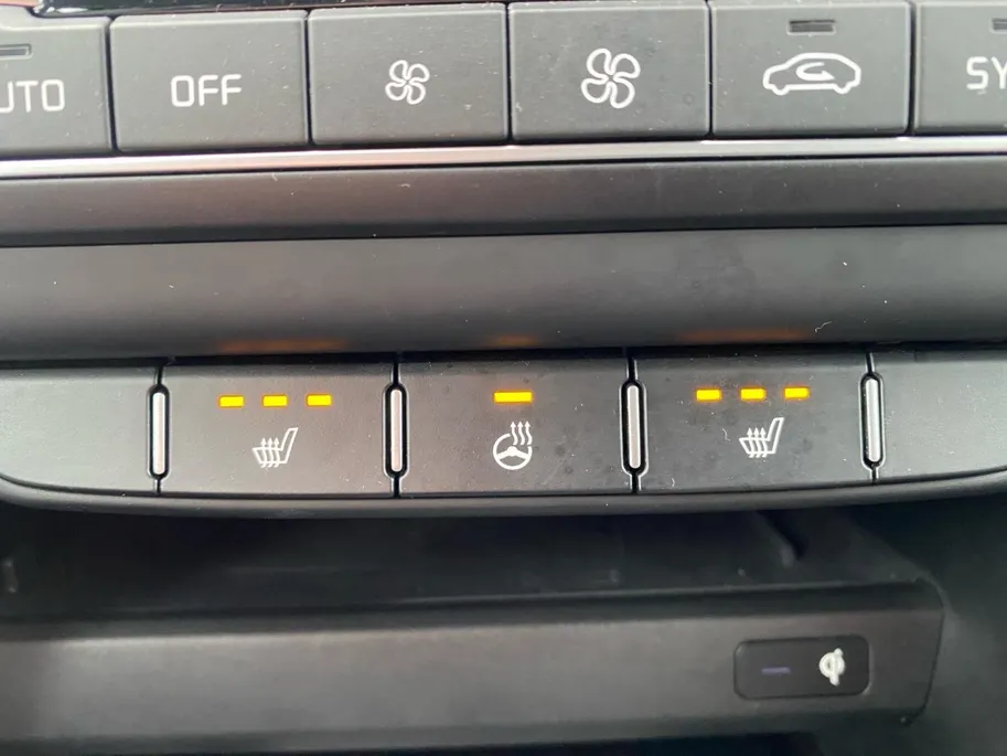Kia Ceed Sportswagon 1.5T DynamicPlusLine | Automaat | Stoel + stuur verwarming | Navigatie | Climate control | Elektrische achterklep
