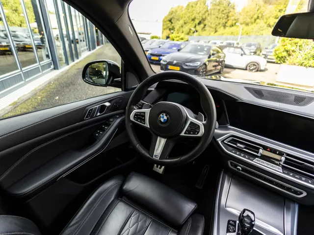 BMW X5 xDrive45e High Executive | NL geleverd | 1e Eigenaar | Achteras besturing |