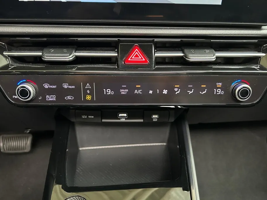 Kia Niro 1.6 GDi PHEV DynamicPlusLine | Apple Carplay / Android Auto | Navigatiesysteem | Stoel  + Stuurverwarming | Elektrisch Schuif / Kanteldak | Licht + Regensensor | Parkeersensoren Voor + Achter | ParkeerCamera  Achter | Elektrisch Bedienbare Achterklep | 18