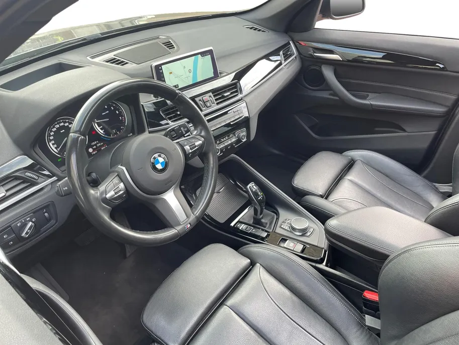 BMW X1 sDrive20i High Executive *Automaat*Navi*Camera*Schuif/kanteldak*Climate Control*Stoelverwarming*Lederen bekleding*LM. Velgen*Zeer nette auto!