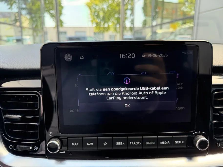 Kia Stonic 1.0 T-GDi MHEV GT-Line 1e Eigenaar | Dealer onderhouden | Stoel & Stuurverwarming | Navigatie | Apple CarPlay & Android Auto | Camera | Metallic lak | Fabrieksgarantie t/m 22-06-2030 + 3x 1 jaar* | NAP