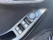 Ford Fiesta 1.0 EcoBoost Hybrid Titanium | Winter Pakket | Apple Carplay & Android Auto | Parkeersensoren achter | Climate Control |