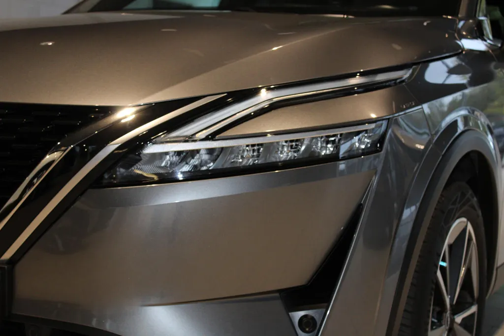 Nissan QASHQAI 1.3 MHEV Xtronic Tekna | 1800kg trekgewicht | Automaat | Trekhaak | 360grd Camera | Apple carplay & Android auto | Stoel-, voorruit- en Stuurverwarming | Head-up display | LM wielen |