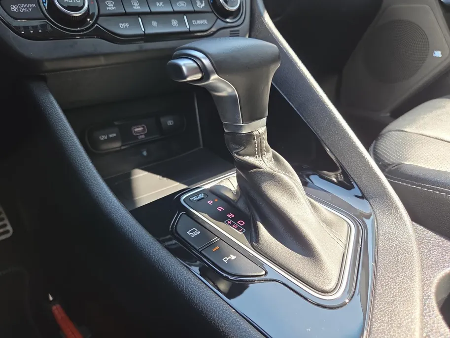 Kia Niro 1.6i Hybrid ExecutiveLine | Automaat | 1e Eigenaar | Dealer onderhouden | JBL | Schuif-/kanteldak | Cruise Control Adaptief | Leder | Stoelverwarming en verkoling | LM Velgen | Carplay | Camera | FabriekGarantie tot 2032