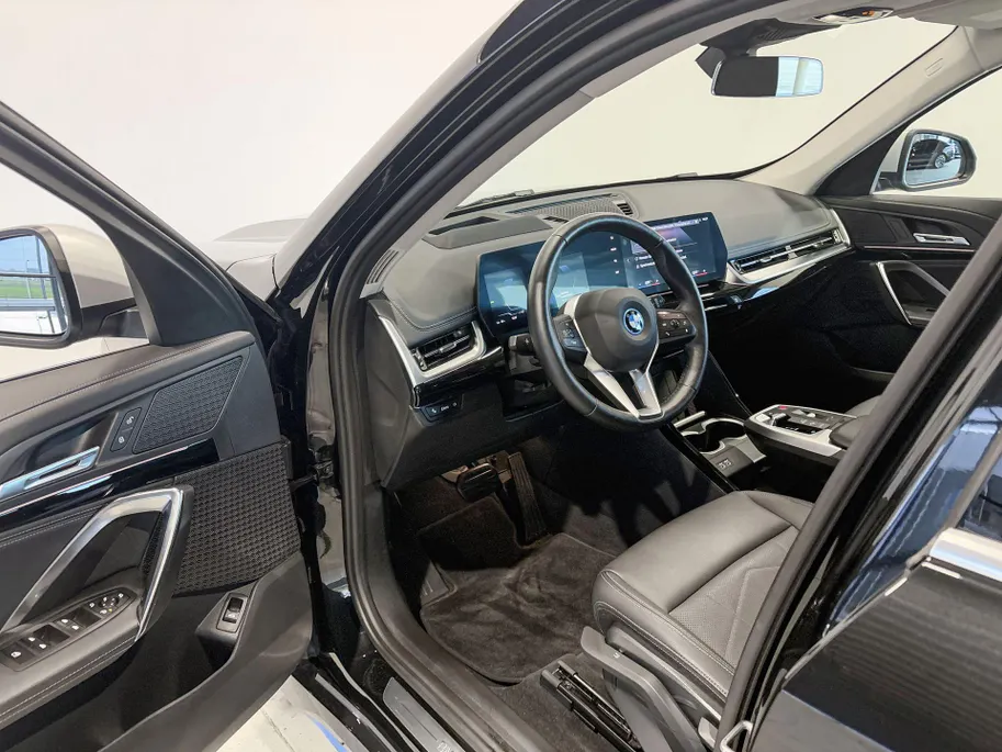 BMW iX1 xDrive30 Launch Edition
