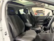 Renault Clio 90PK TCe GT-line | Lichtmetalen Velgen | Panoramadak | Parkeersensoren | Climate Control | Sportstoelen | Cruise Control | Full LED | Navi | Bluetooth | Armsteun | Keyless Entry |