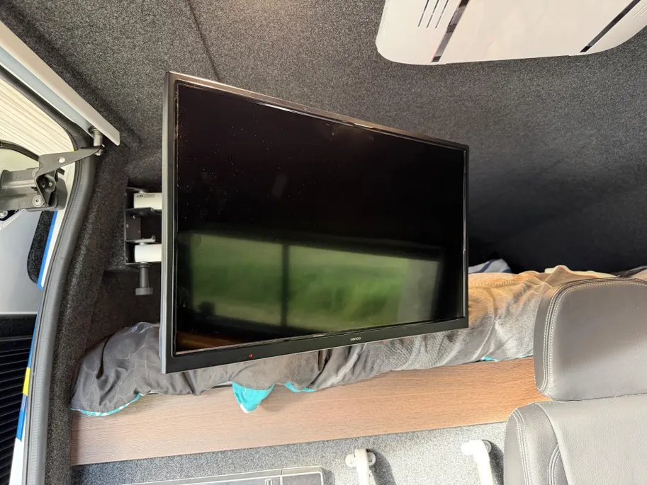Renault Master T35 2.3 dCi 135 L3H2 Work Edition | Camper Edition | Motorsport Edition | Thule Omnistor Luifel | Airco in Leefruimte | TV | Koelkast | Magnetron | Volledig Bed | 2 Lederen Stoelen | DAB | LED Verlichting Leefruimte |