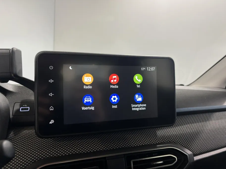 Dacia Sandero 90PK TCe Comfort | Apple CarPlay/Android Auto | Airco | Cruise Control | Full LED | Armsteun | Elektrische Ramen & Spiegels | Licht & Regen Sensor |