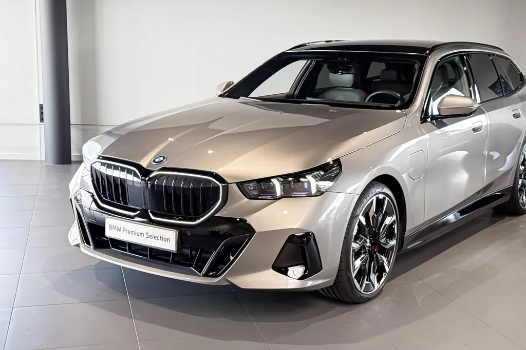 BMW 5 Serie Touring 550e xDrive