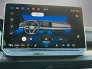 Volkswagen Golf 1.5eTSI/150PK DSG R-Line · Camera · Apple/Android Car Play · Stuur- & Stoelverwarming · Garantie t/m 14-03-2027