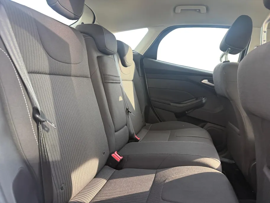 Ford Focus 1.6 TI-VCT Titanium | Automaat | Trekhaak | Zeer goed onderhouden | Voorruitverwarming | Parkeersensoren | Keyless | 12 maanden garantie! |