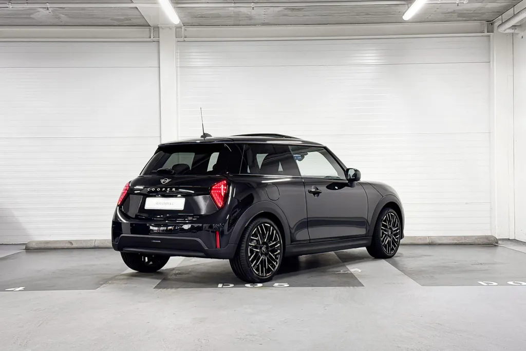 MINI Cooper 3-deurs C Favoured M