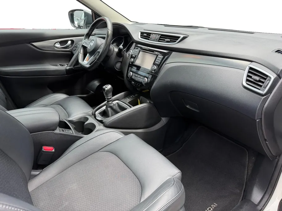 Nissan QASHQAI 1.2 Tekna + | Zeer compleet | Panoramadak | 360 graden camera | Lederen bekleding | BOSE audio | 12 maanden BOVAG garantie |