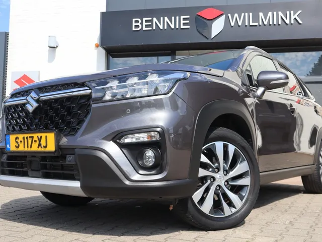 Suzuki S-Cross 1.4 BoosterJet Hybrid Select | Carplay | Trekhaak | All Seasons VERKOCHT