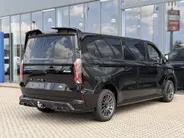 Ford E-Transit Custom L2H1 MS-RT 71 kWh 286 PK Dubbele Cabine UIT VOORRAAD I INKLAPBARE TREKHAAK I DRIVER ASSIST PACK ULTIMATE I DUBBELE ZIJSCHUIFDEUREN I FULL LED-KOPLAMPEN I APPLE CARPLAY / ANDROID AUTO I