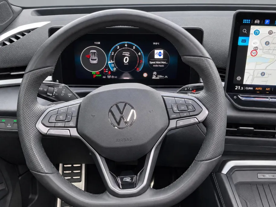 Volkswagen T-Roc 1.5eTSI/150PK R-Line Black Style · Panoramadak · Leder · 360°Camera · Trekhaak · Garantie t/m 18-01-2031 of 150.000km