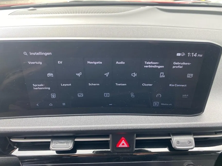 Kia EV6 Light Edition 63 kWh | VOORRAAD VOORDEEL NU €42.950,- | Direct leverbaar | Stoel+Stuur verwarming | Climate control | Navigatie | Parkeer camera achter | Parkeer sensoren voor en achter