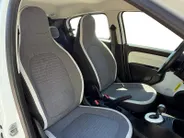 Renault Twingo Z.E. R80 E-Tech Equilibre 22 kWh Apple Carplay/Android Auto , parkeersensor achter  , airco (automatisch) , usb , tel , multimedia scherm klein .