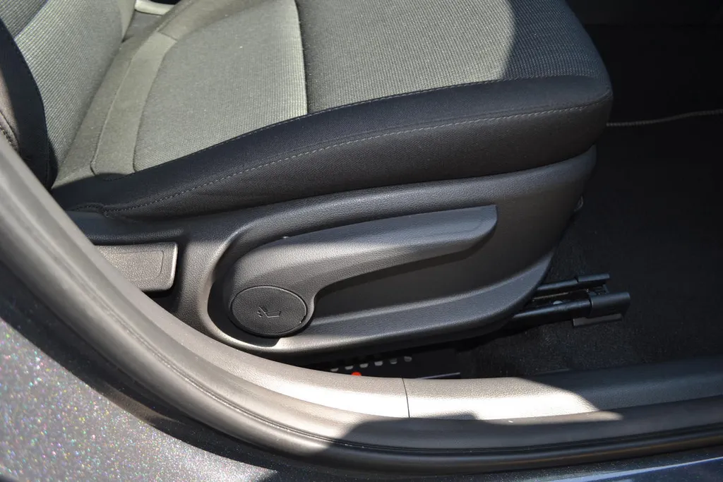 Hyundai Kona 1.6 GDI HEV FASHION|TREKHAAK|NAVI|CARPLAY|HEA